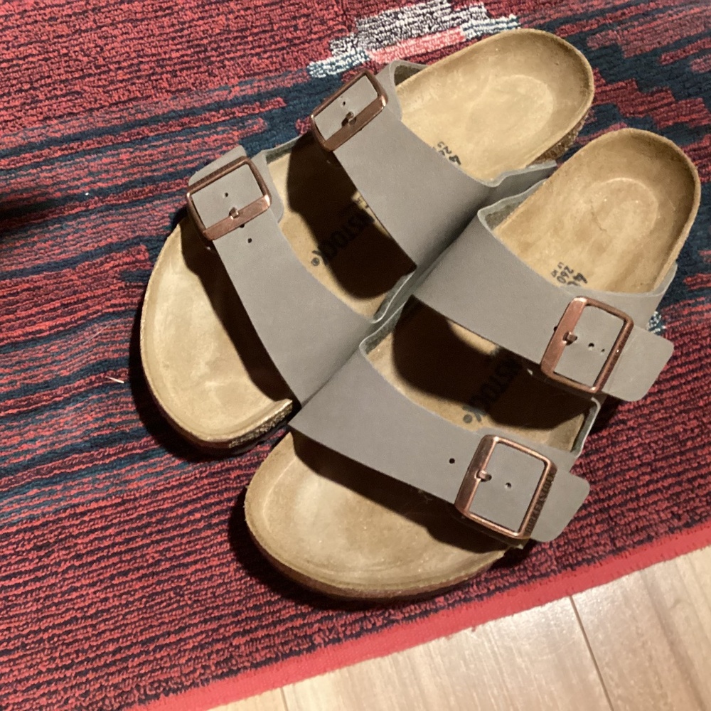 BIRKENSTOCK ARIZONA SANDALS STONE COLOR WOMENS SIZE 9 US. 40 EU